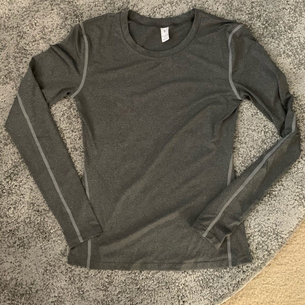 Excellent tee for workout, yoga or jujitsu. Size S